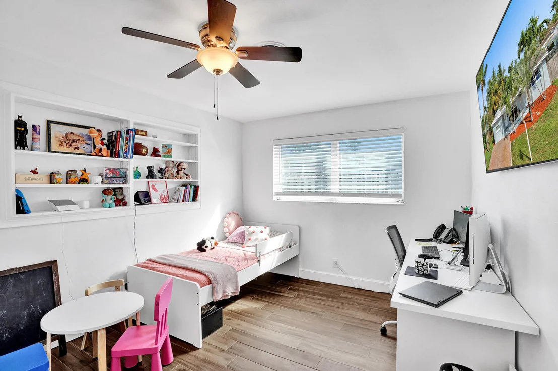Photo of 825 SE 16th Place