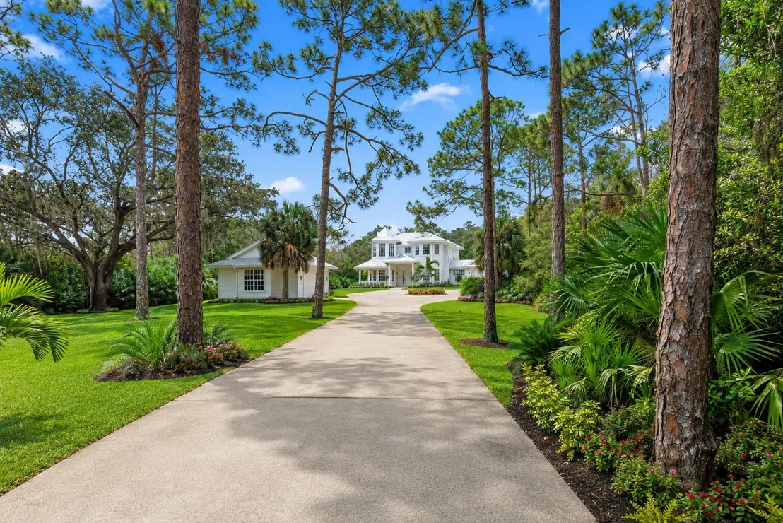 Photo of 1001 SE Ranch Road
