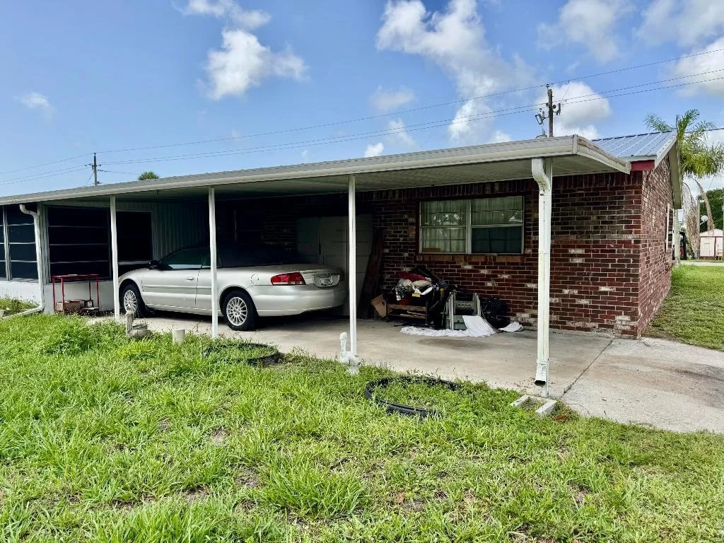 Photo of 1397 Lake Drive W