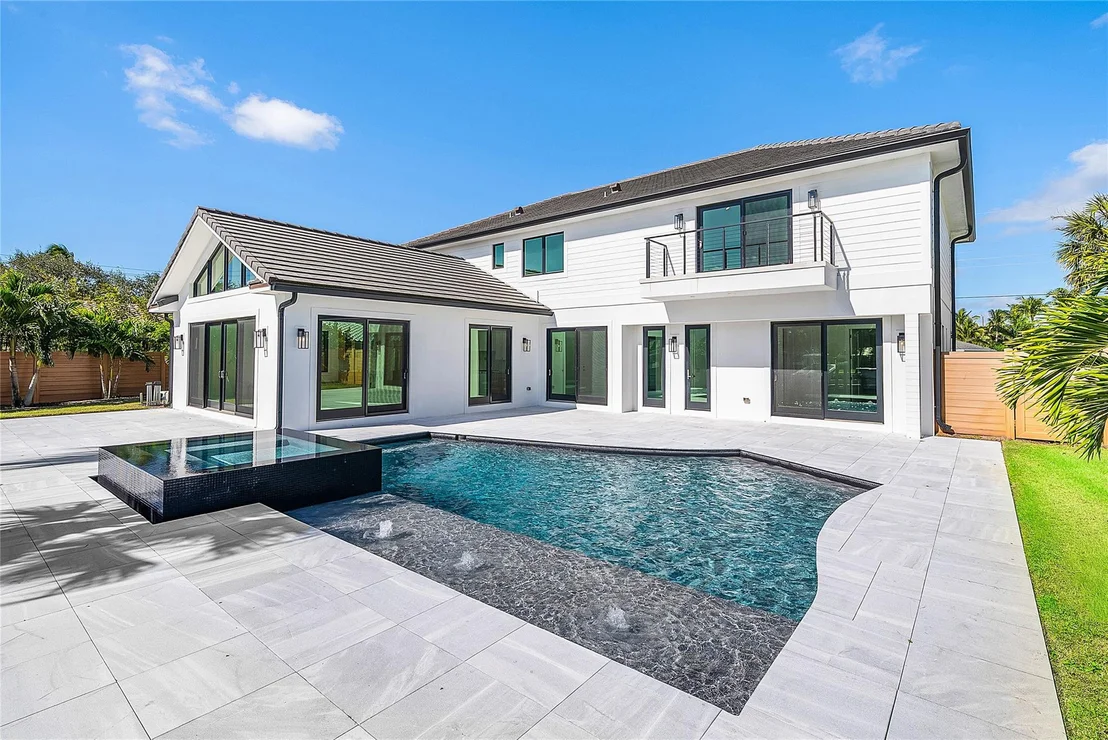 Photo of 8 LEEWARD Circle