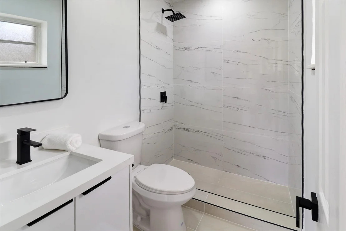Photo of 104 SE 10th Avenue