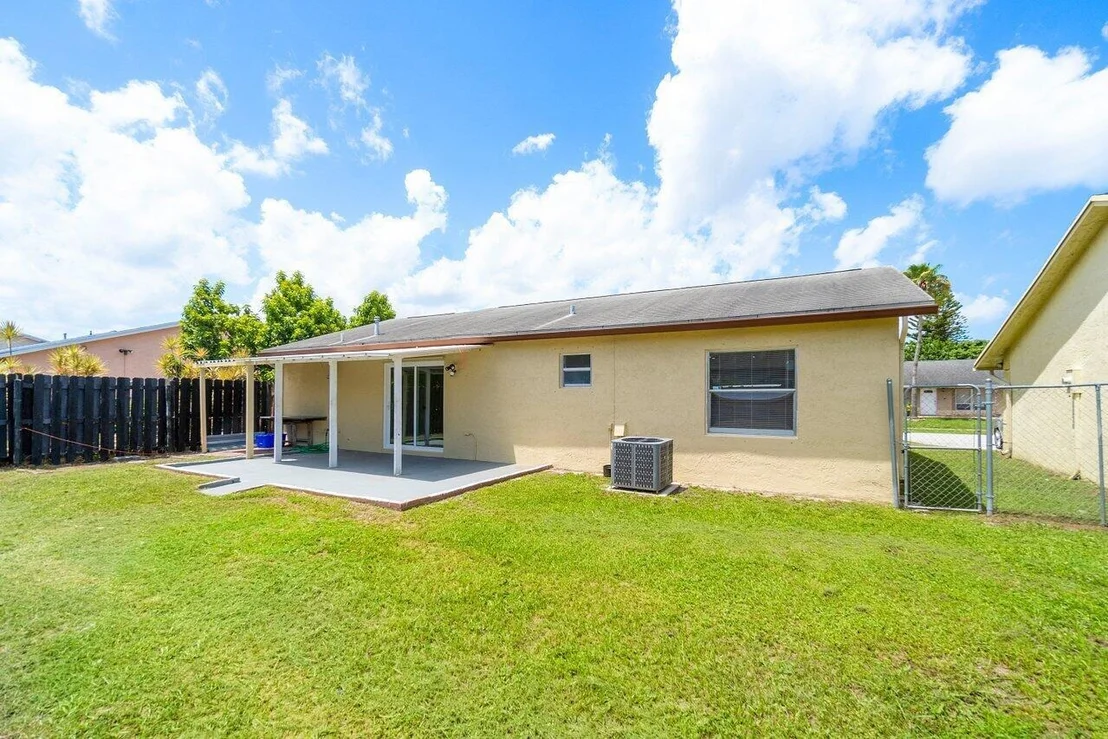 Photo of 6090 Lambeth Circle
