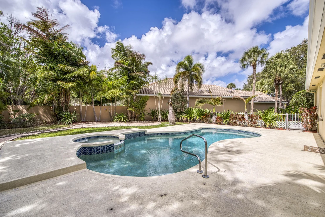 Photo of 190 S Hampton Drive