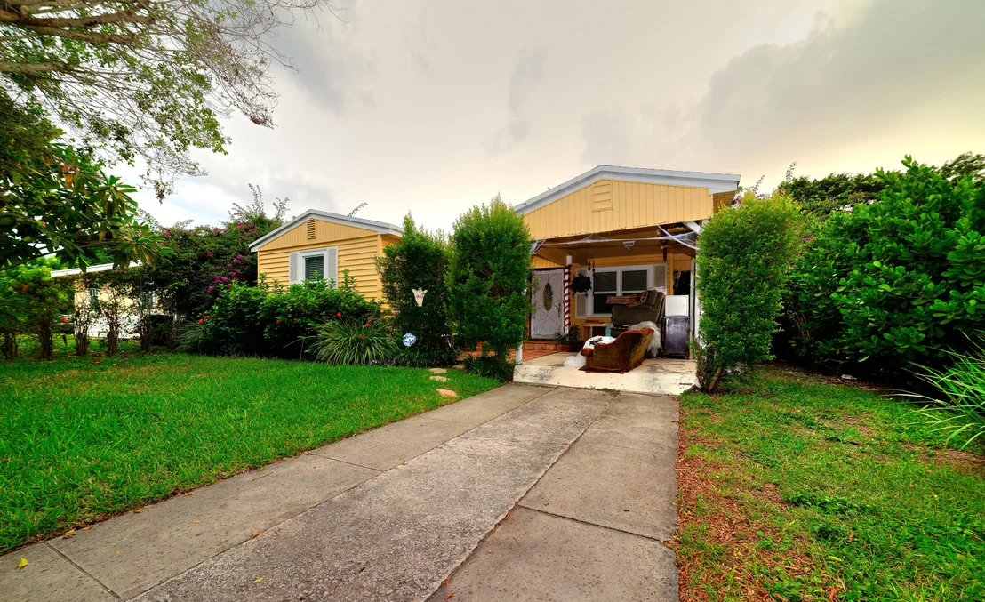 Photo of 830 SE 3rd Avenue