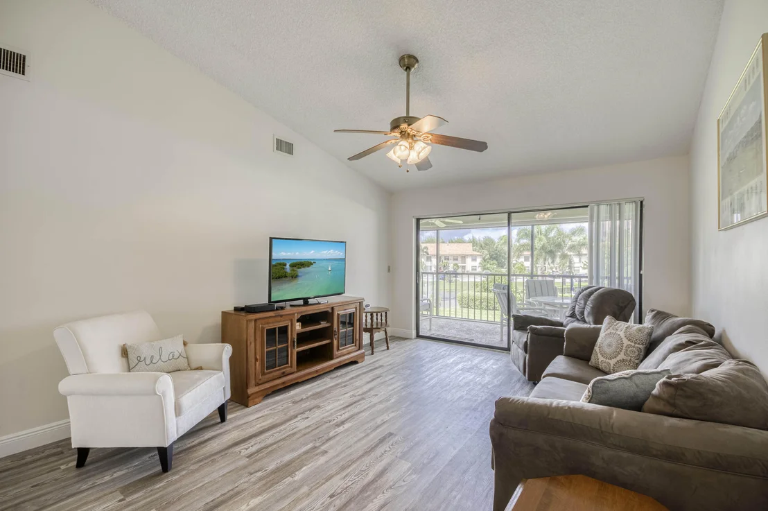 Photo of Unit A at 1102 Pinecrest Circle