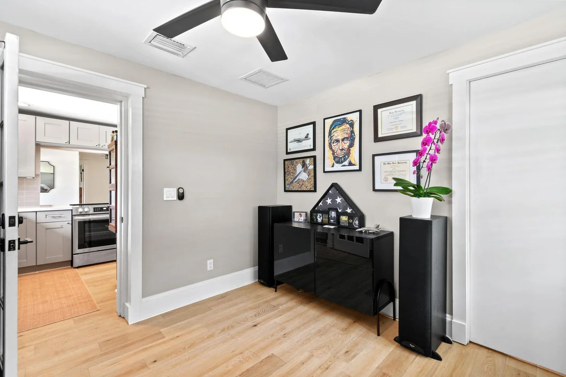 Photo of 20 Windsor Road E