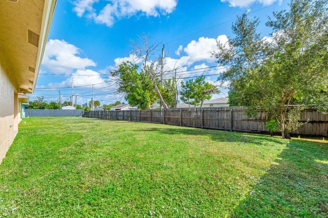 Photo of 348 Fleming Avenue