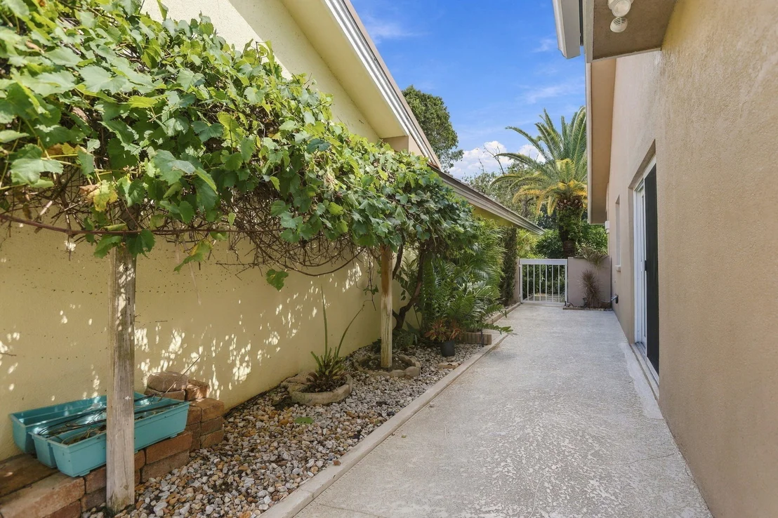 Photo of 352 River Edge Road
