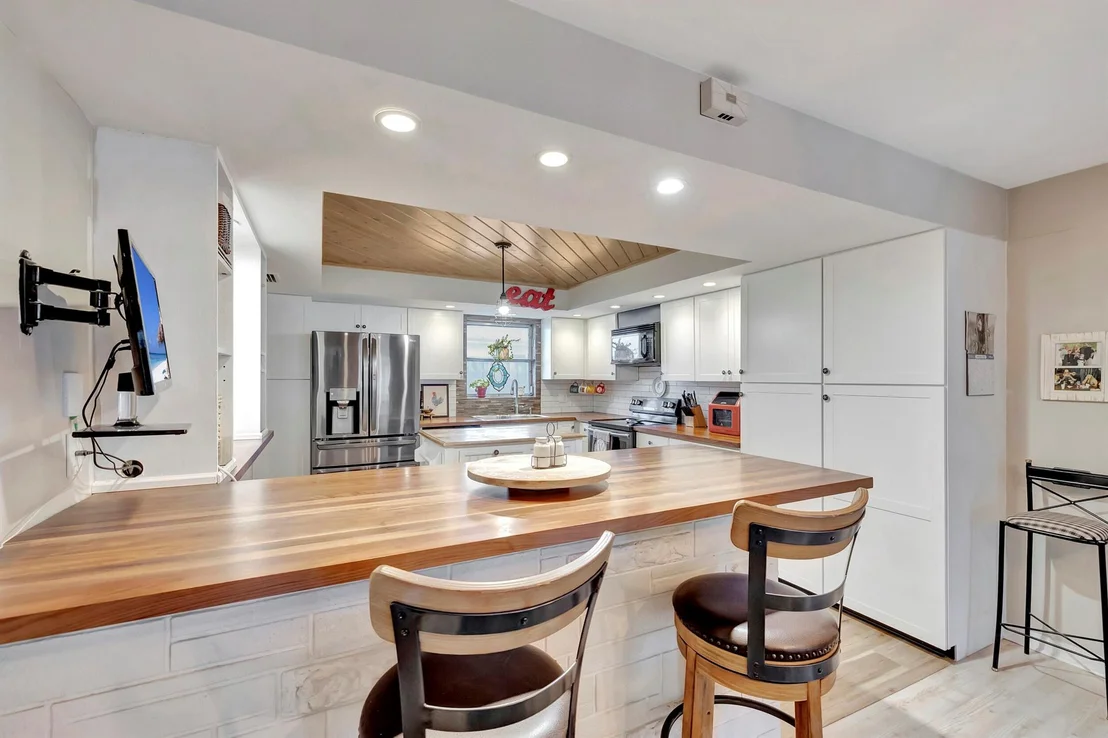 Photo of 7130 Thompson Road