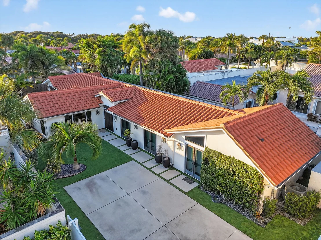 Photo of 105 W Tarpon Lane