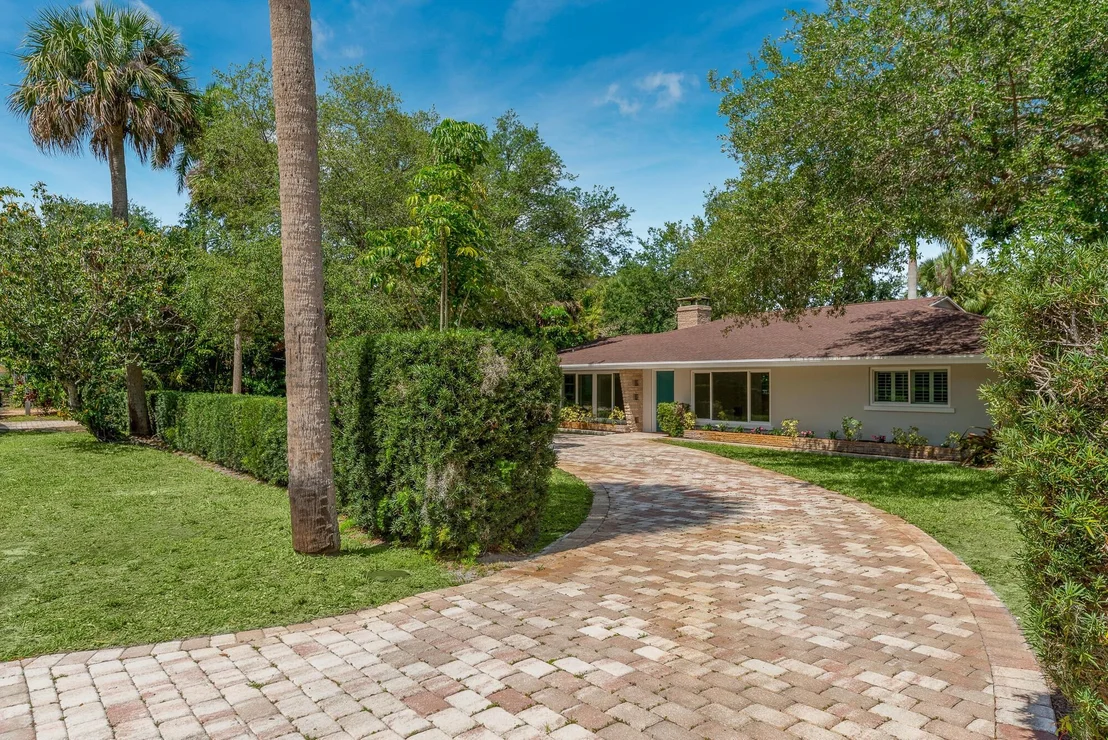 Photo of 614 SW Overlook Dr Drive