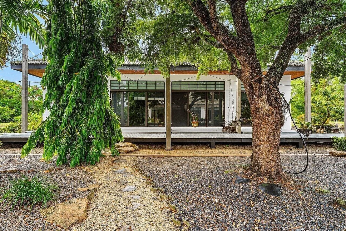 Photo of 8549 SURREY Lane