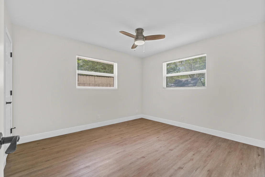 Photo of 4882 Lincoln Road
