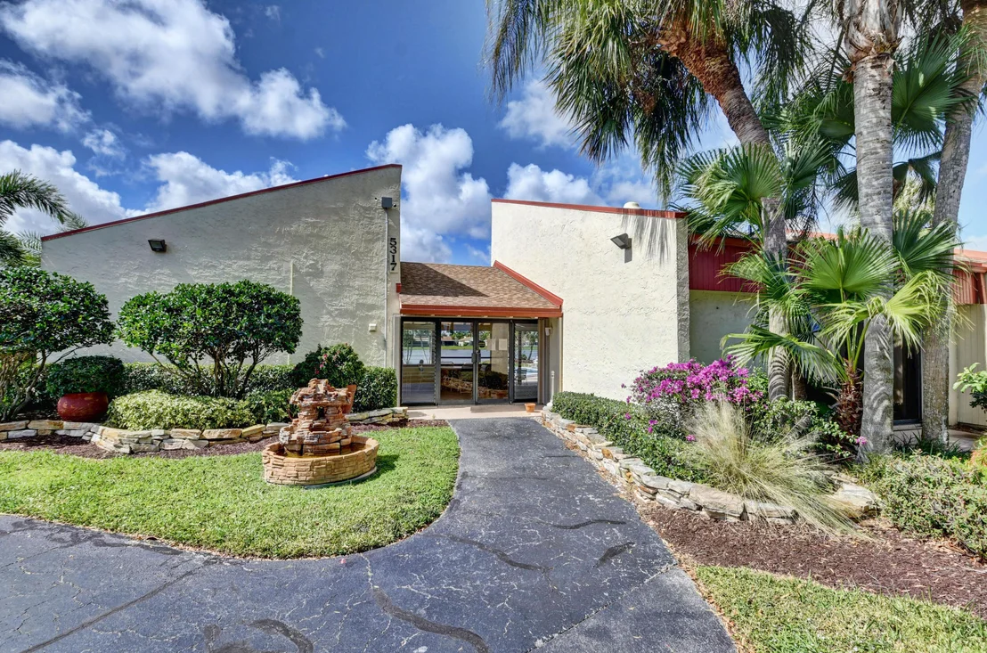 Photo of 5102 Mirror Lakes Boulevard