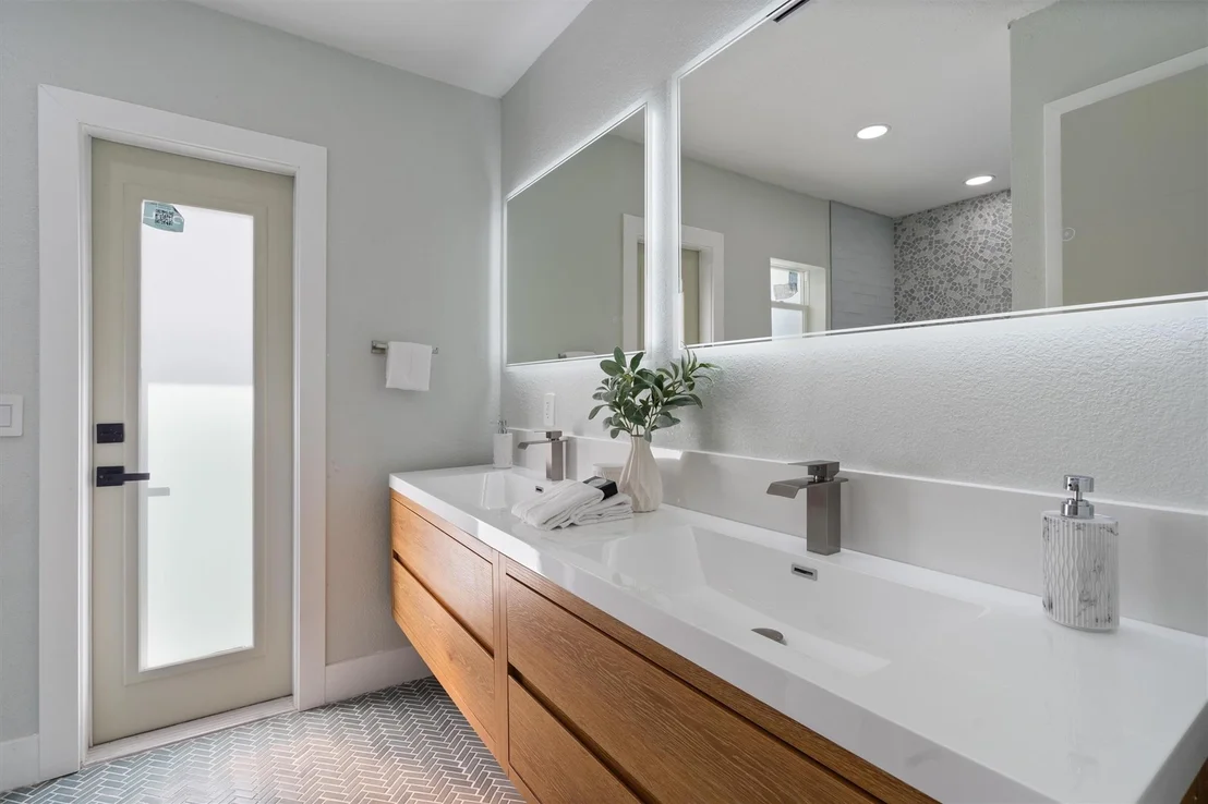 Photo of 4440 NE 30th Avenue