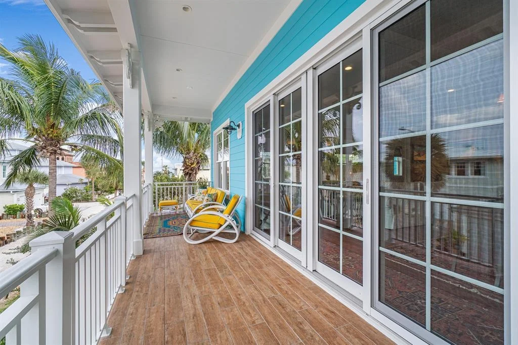 Photo of 550 Saturn Lane