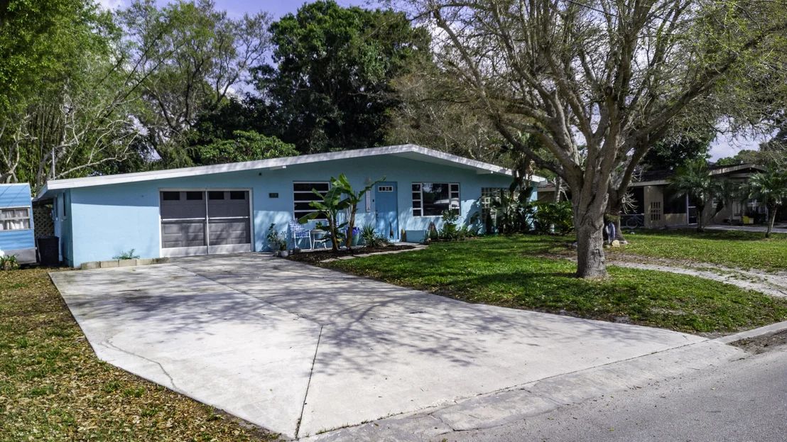 Photo of 3030 Summit Street