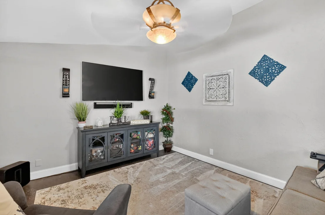 Photo of 9976 Robins Nest Road