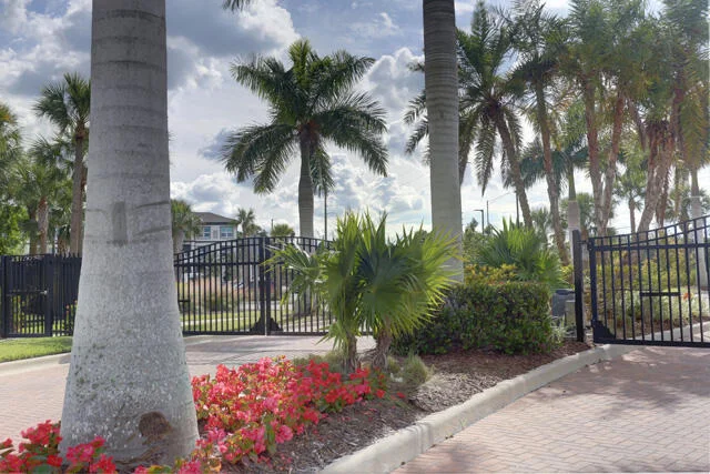 Photo of 5761 SE Pinehurst Trail