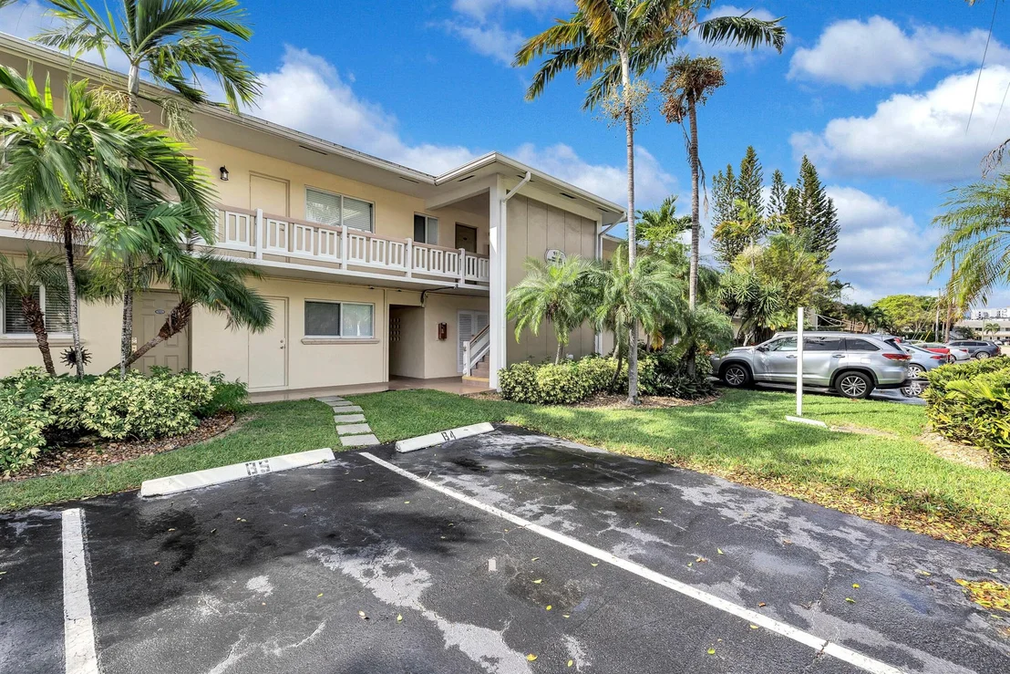 Photo of Unit 204 at 912 Pine Drive