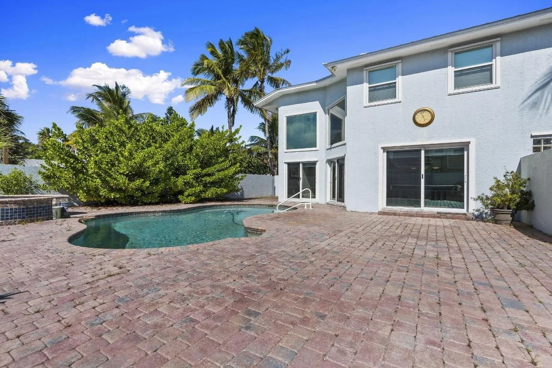 Photo of 1911 Surfside Drive