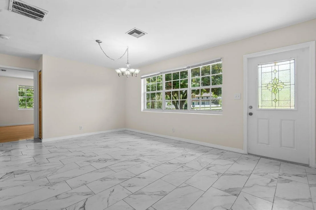 Photo of 249 NW 4th Diagonal