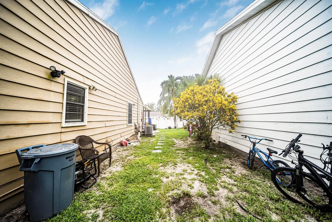 Photo of 22943 Sandalfoot Boulevard
