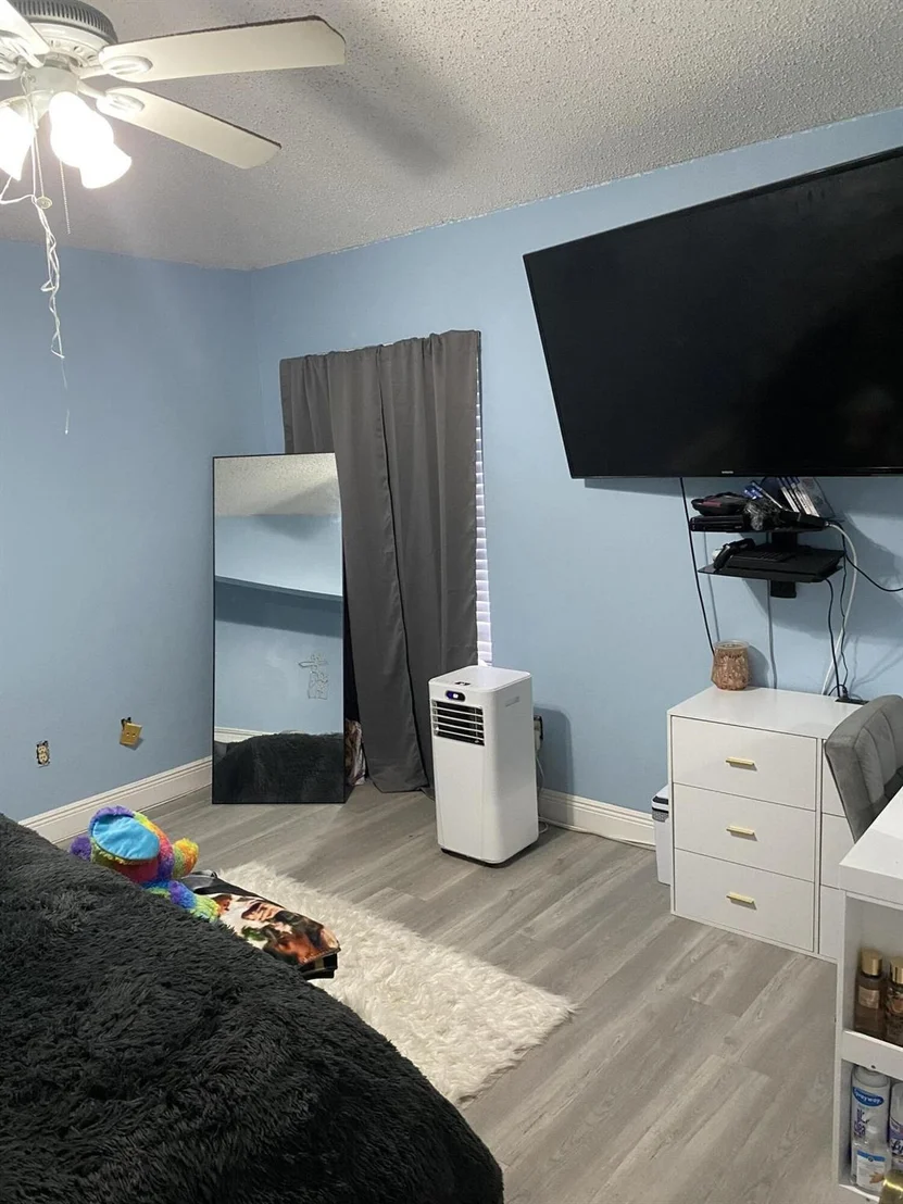 Photo of 7134 Le Chalet Boulevard