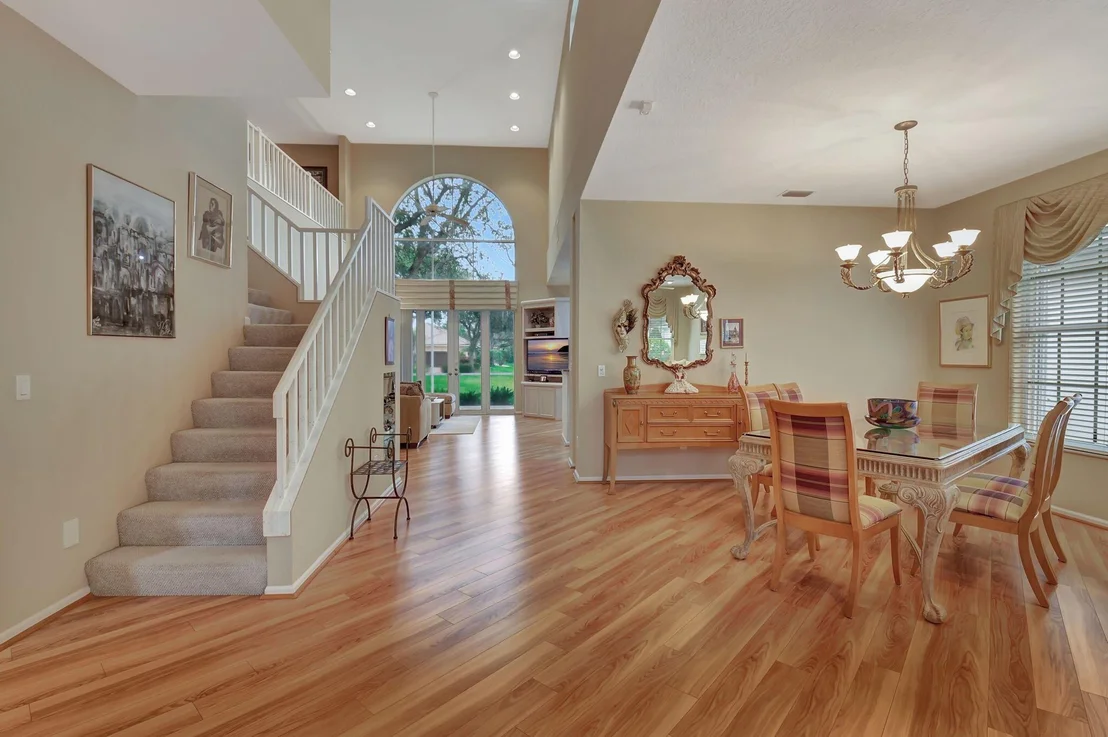 Photo of 7559 Charing Cross Lane