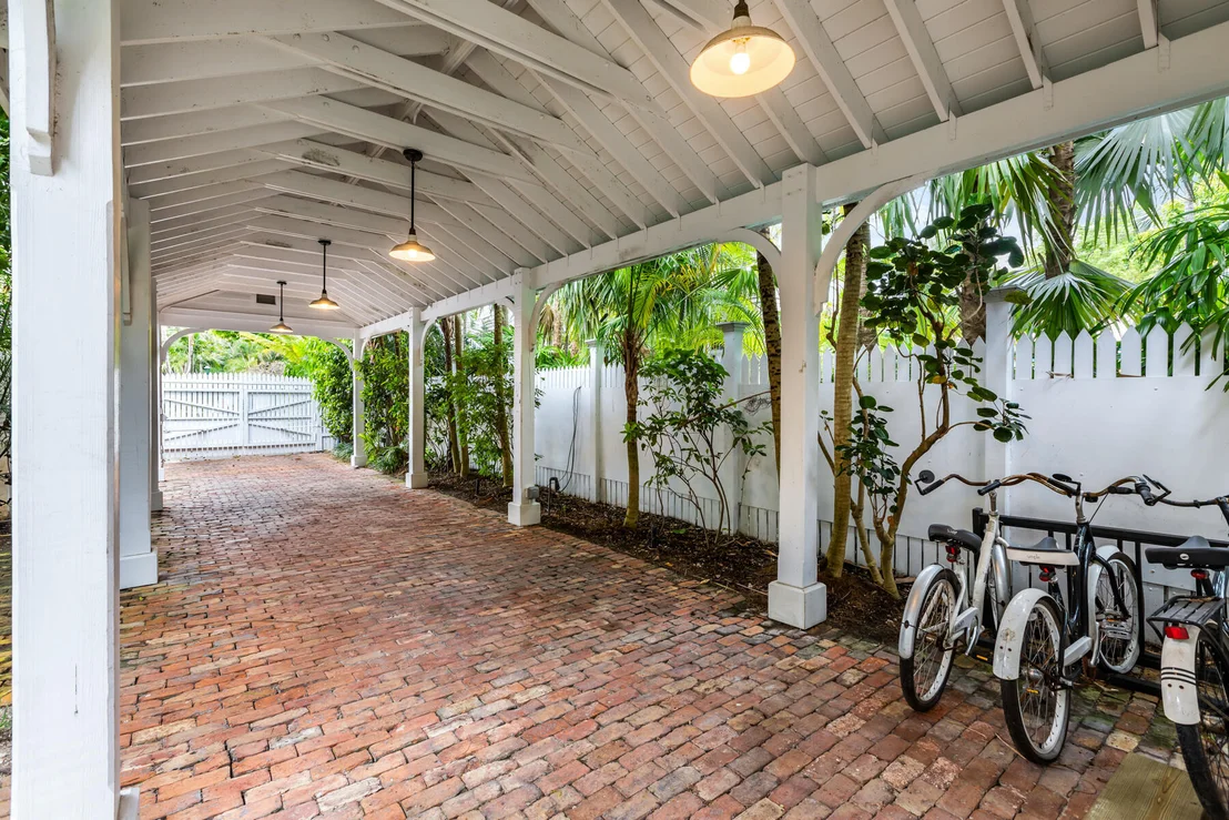 Photo of 328 Whitehead Street