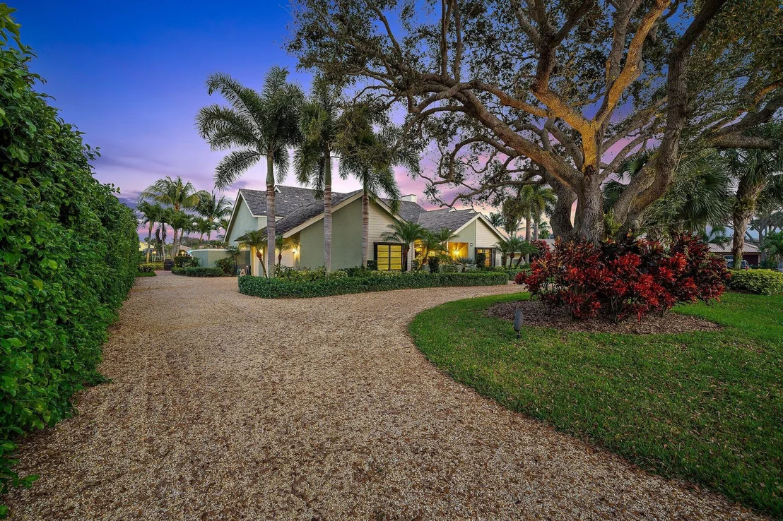 Photo of 41 SE Saddleback Road