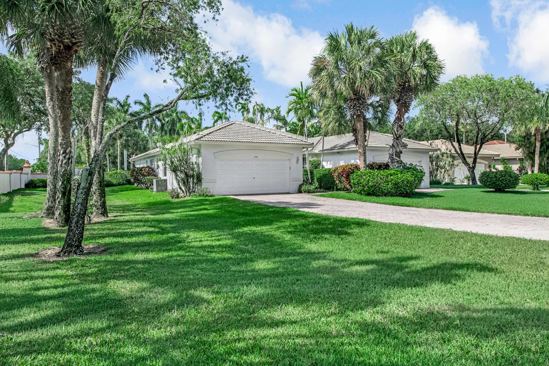 Photo of 9543 Crescent View Drive N