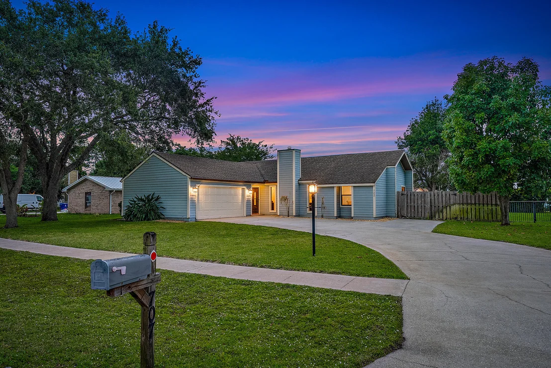 Photo of 707 Greenwood Drive