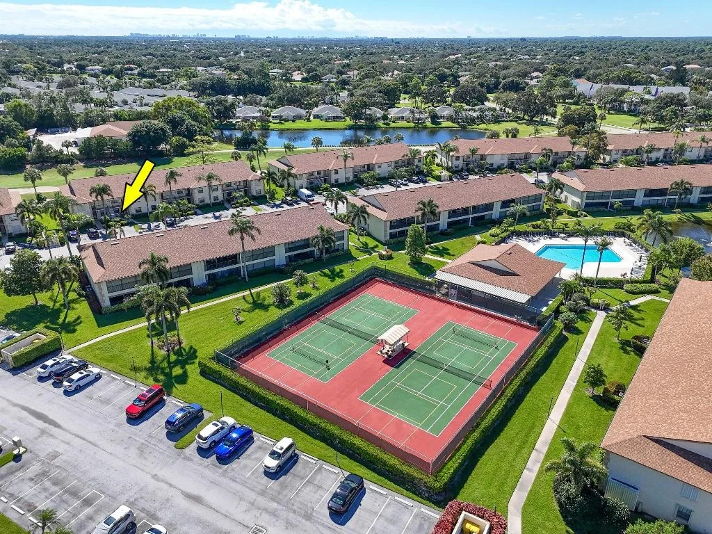 Photo of Unit B at 1001 Pinecrest Circle