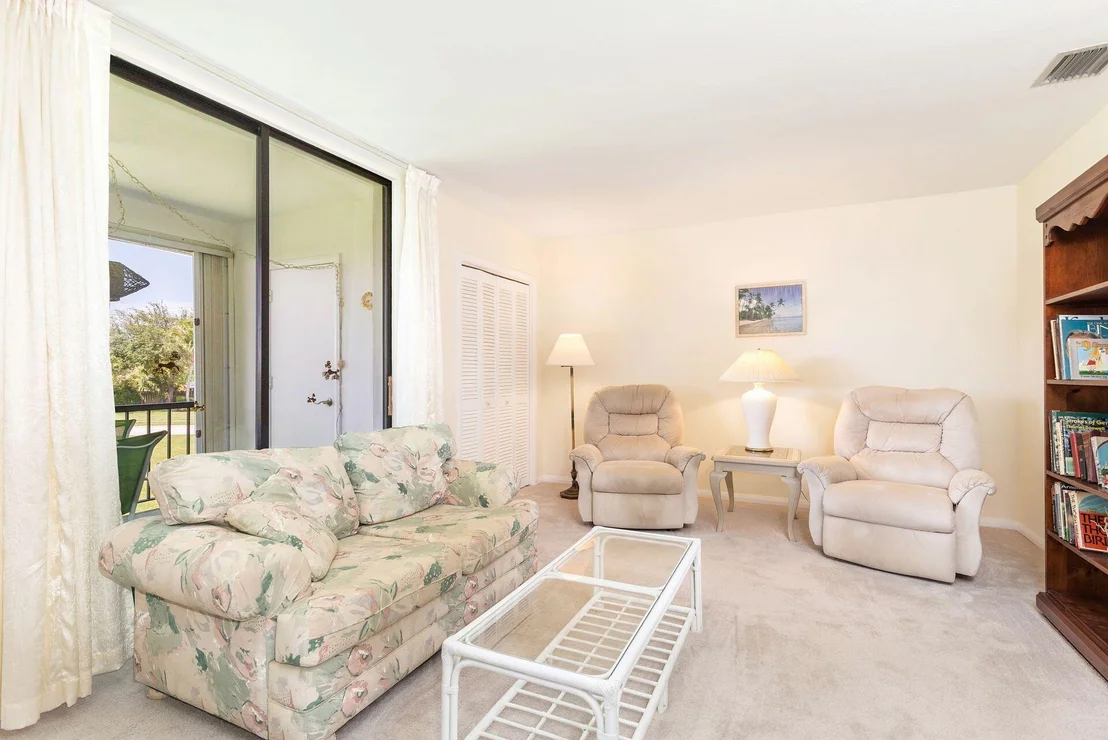 Photo of Unit E at 5 SE Concourse Drive