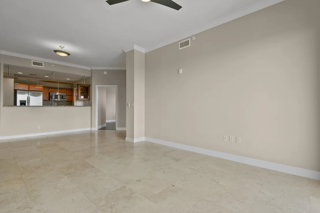Photo of Unit 607 at 511 Lucerne Avenue