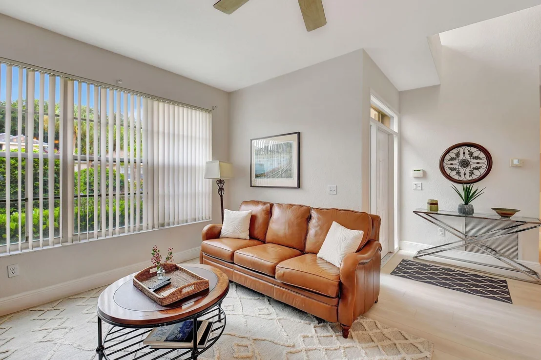 Photo of 7613 Charing Cross Lane