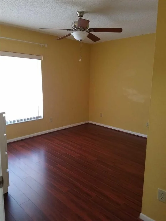 Photo of 3327 W Inverrary Boulevard