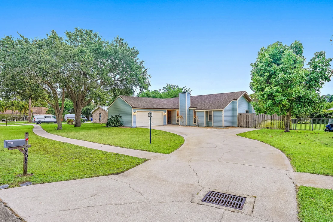 Photo of 707 Greenwood Drive