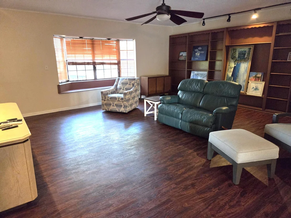 Photo of 6015 Silver Oak Drive