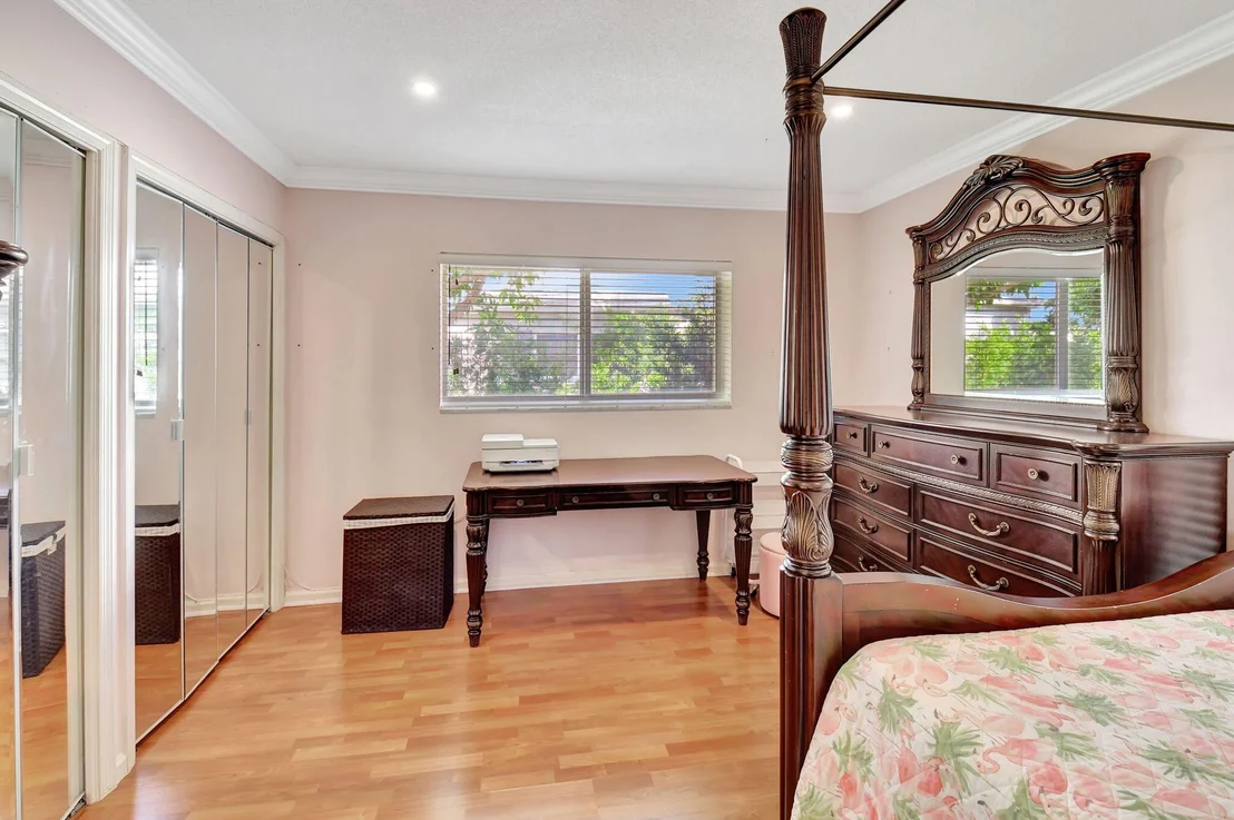 Photo of 850 Holly Lane