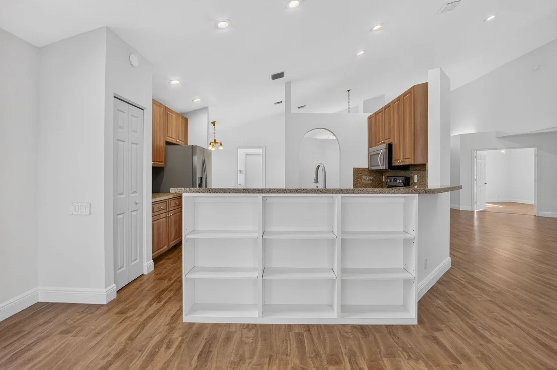 Photo of 7434 FALLS Road W