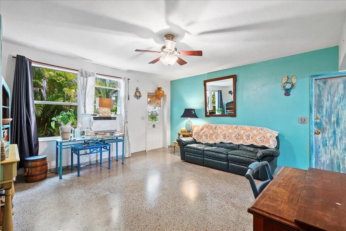 Photo of 1402 S Seacrest Boulevard