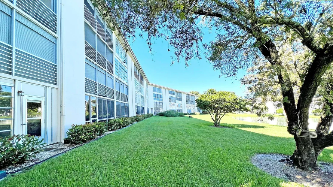 Photo of Unit D2 at 1903 Bermuda Circle