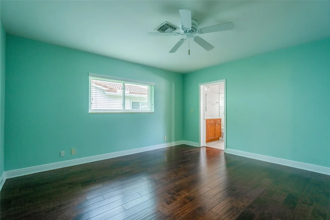 Photo of 3931 NE 27th Terrace