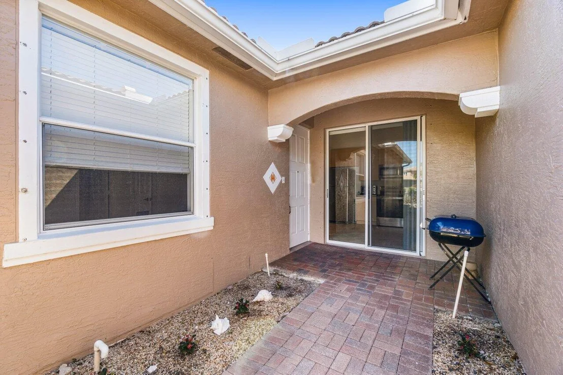 Photo of 8590 Lineyard Cay