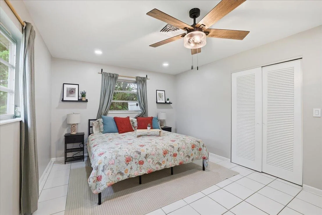Photo of 583 NW 12th Terrace