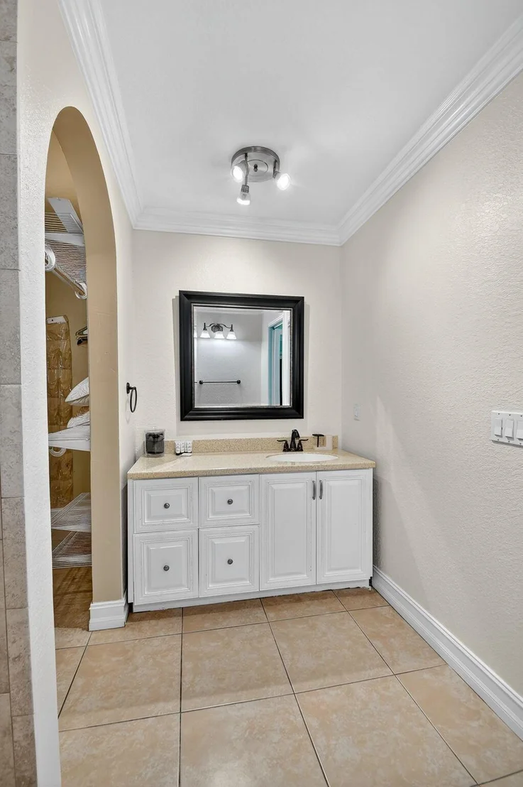 Photo of 1035 Soelca Drive
