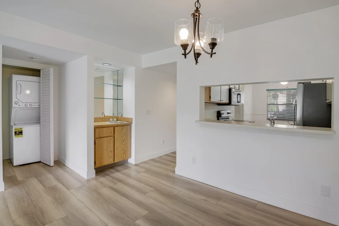 Photo of Unit F at 901 Pinecrest Circle