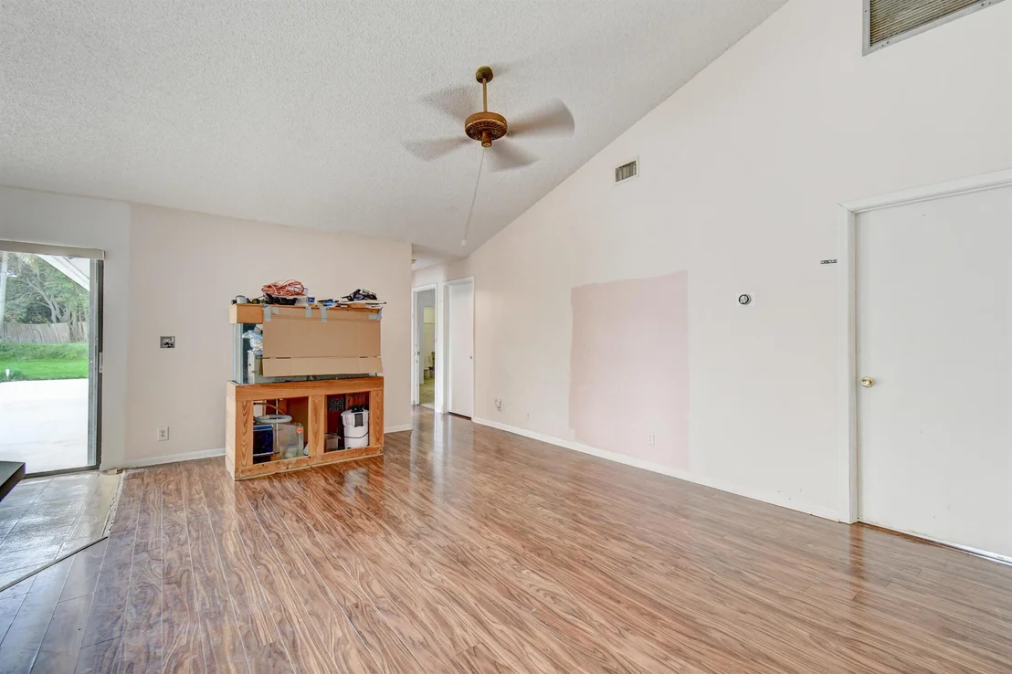 Photo of 5822 Sun Pointe Circle